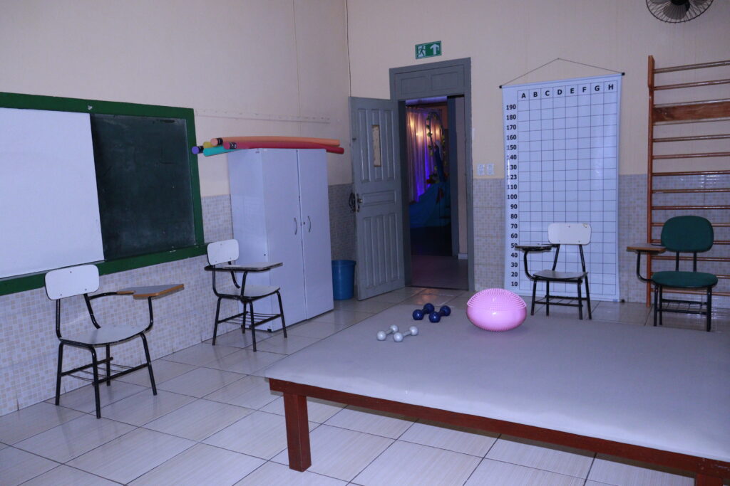 Laboratório de Cinesiologia e Cinesioterapia — detalhe do espaço